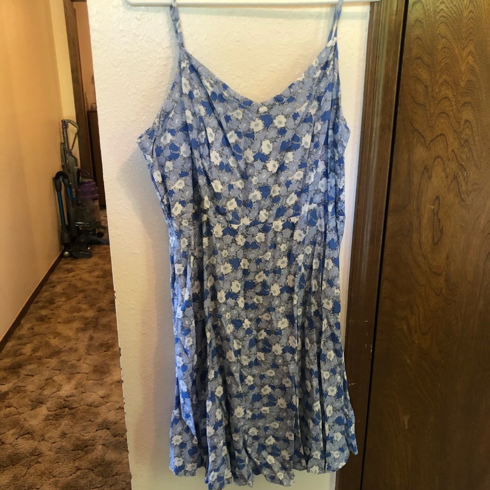 Old Navy blue flowered dress. Size XL.